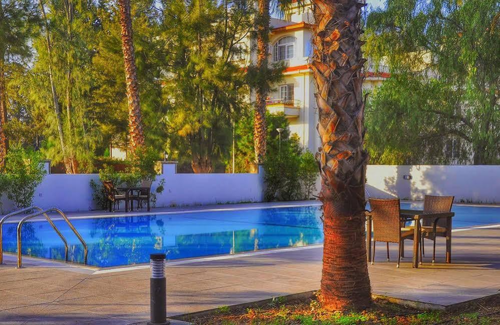 Park Palace Hotel كيرينيا المظهر الخارجي الصورة