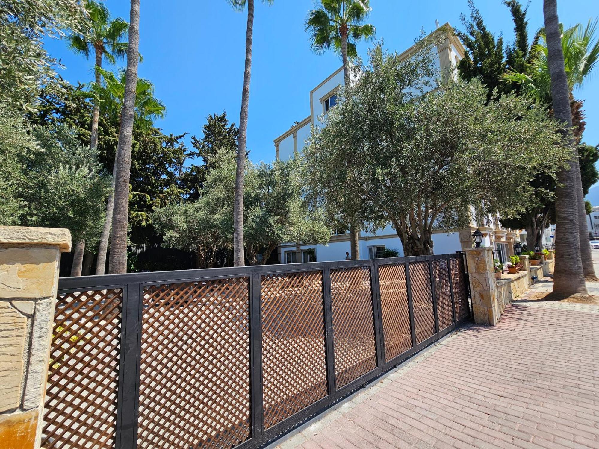 Park Palace Hotel كيرينيا المظهر الخارجي الصورة