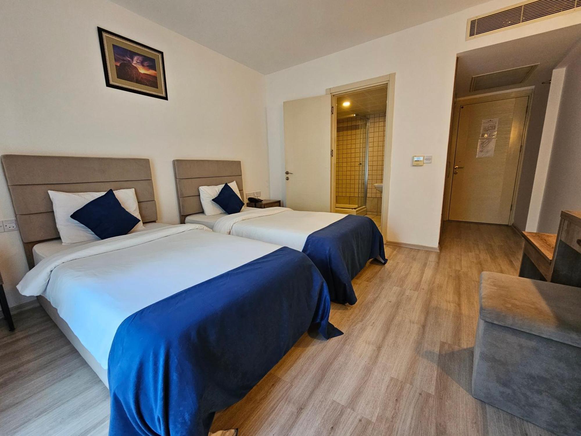 Park Palace Hotel كيرينيا المظهر الخارجي الصورة