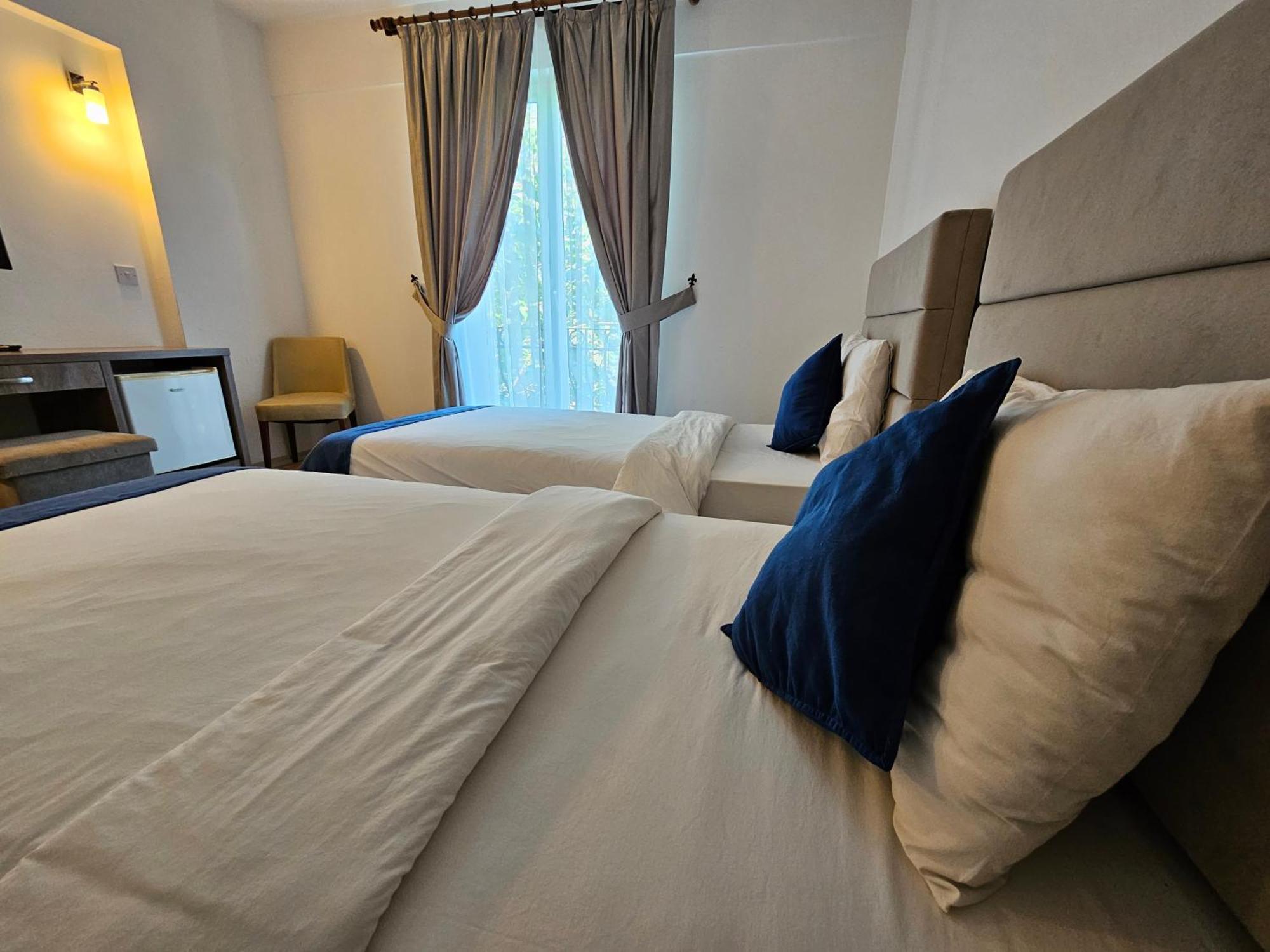 Park Palace Hotel كيرينيا المظهر الخارجي الصورة