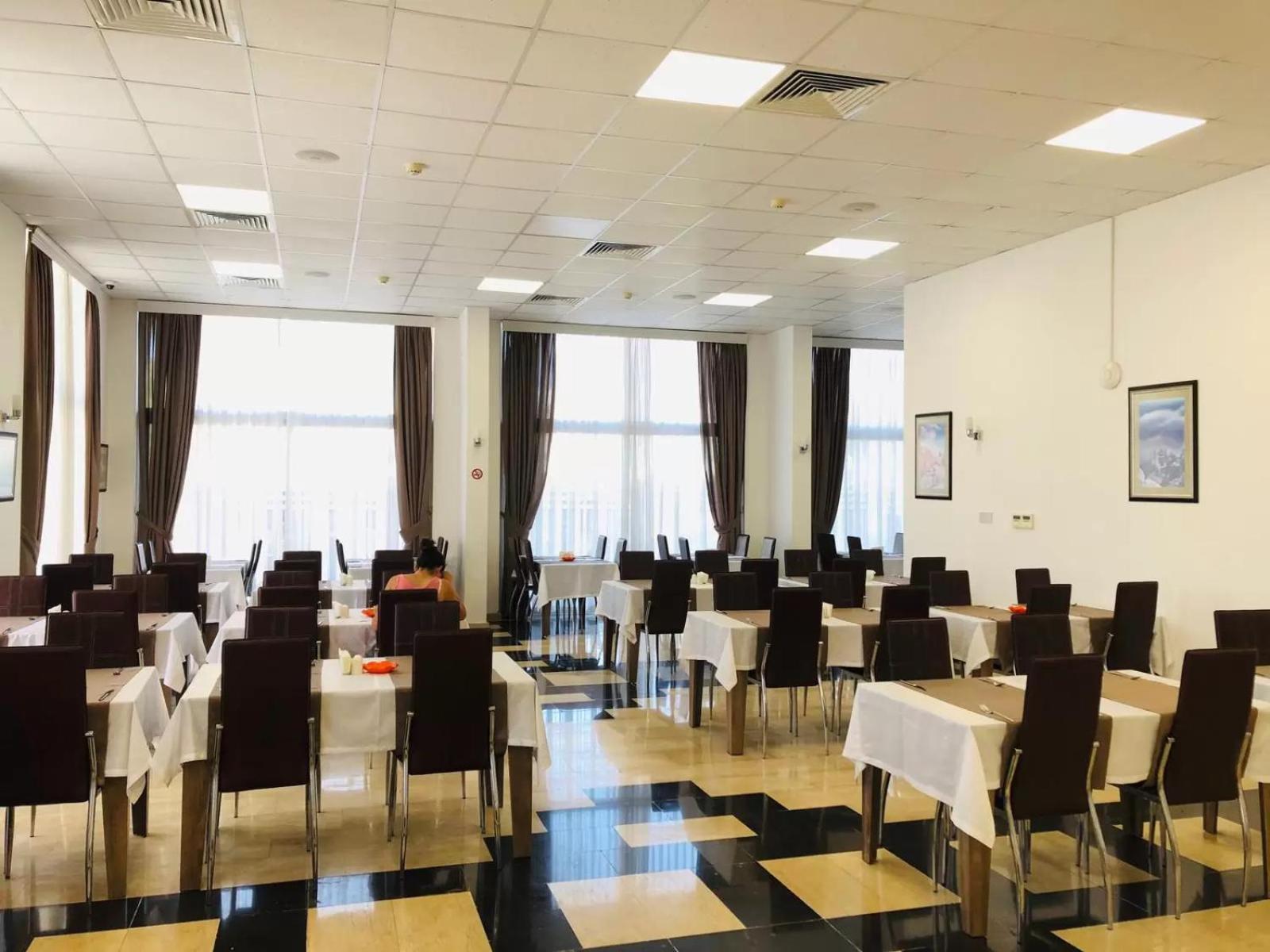 Park Palace Hotel كيرينيا المظهر الخارجي الصورة