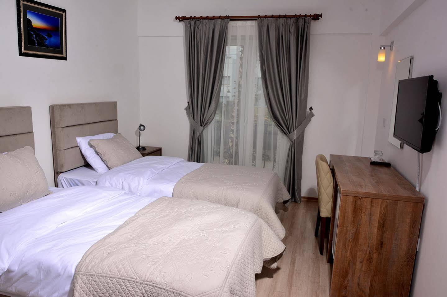 Park Palace Hotel كيرينيا المظهر الخارجي الصورة