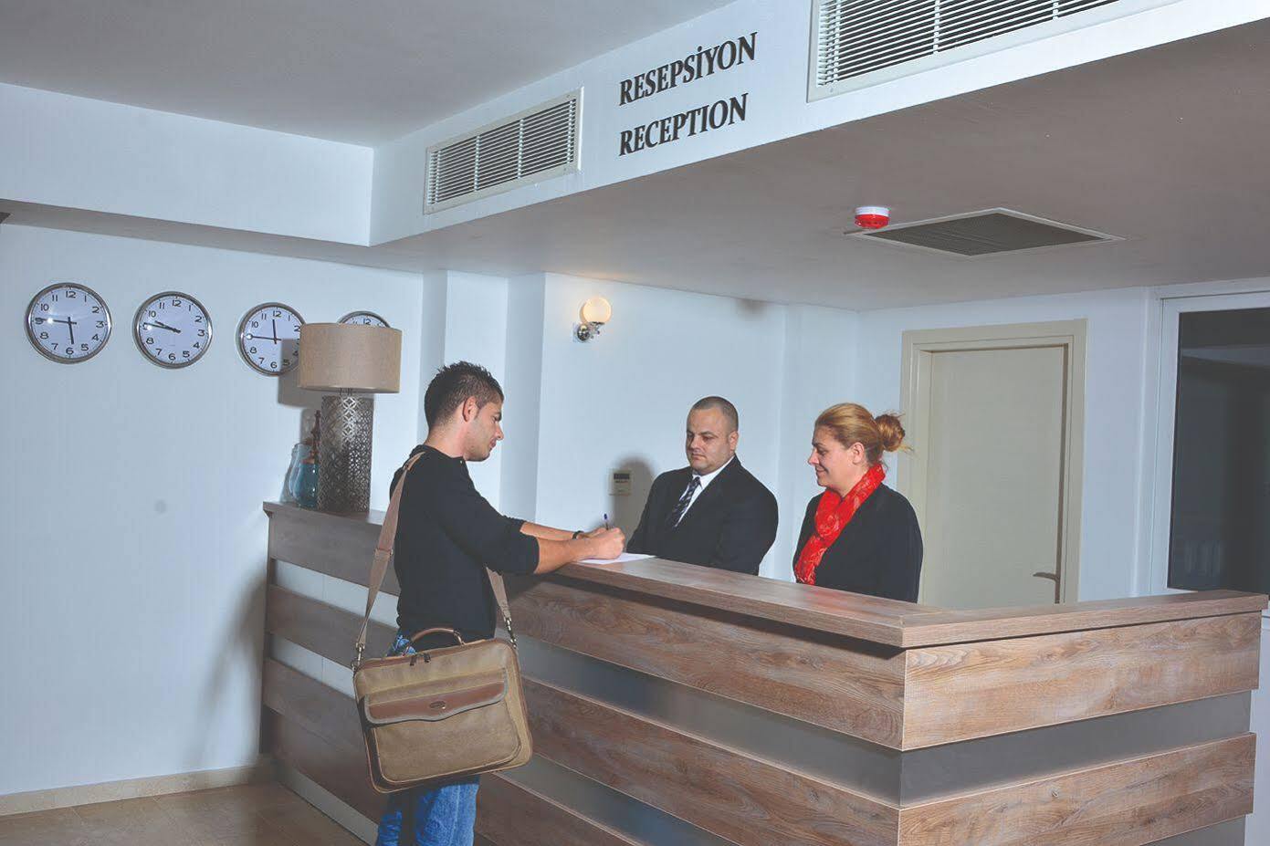 Park Palace Hotel كيرينيا المظهر الخارجي الصورة